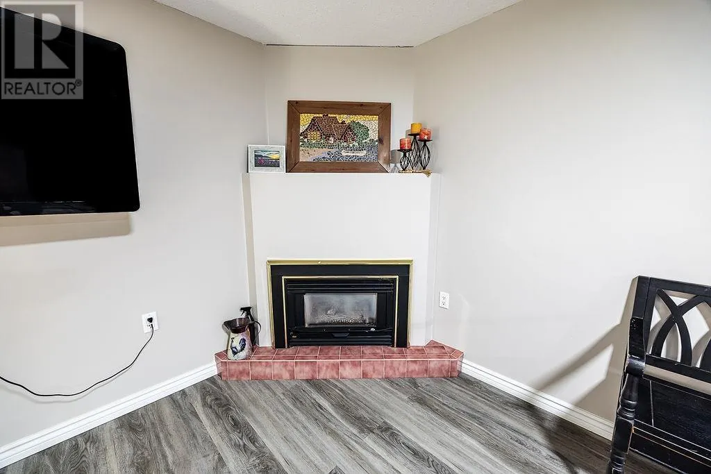 60 Hussey ST