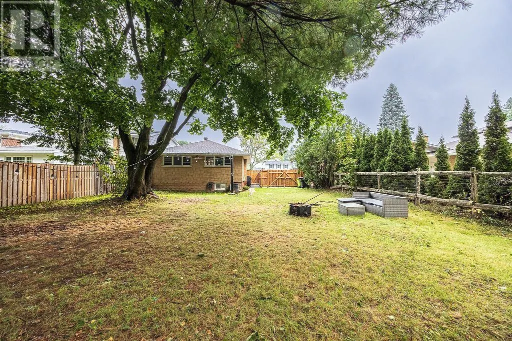 60 Hussey ST