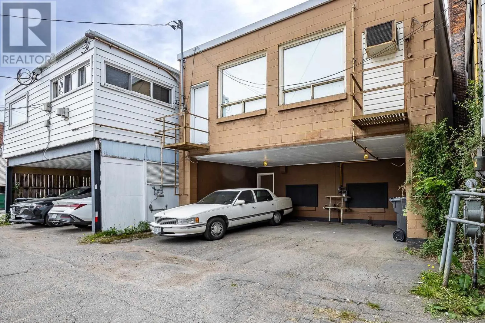 716-718 Queen ST