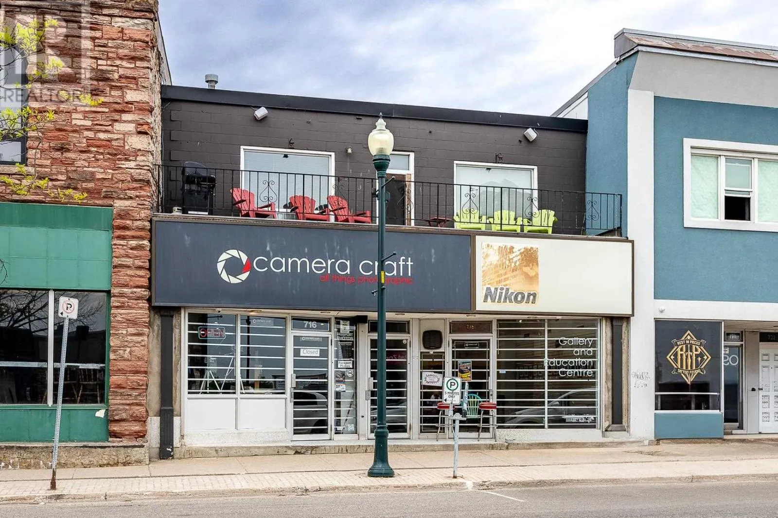 716-718 Queen ST