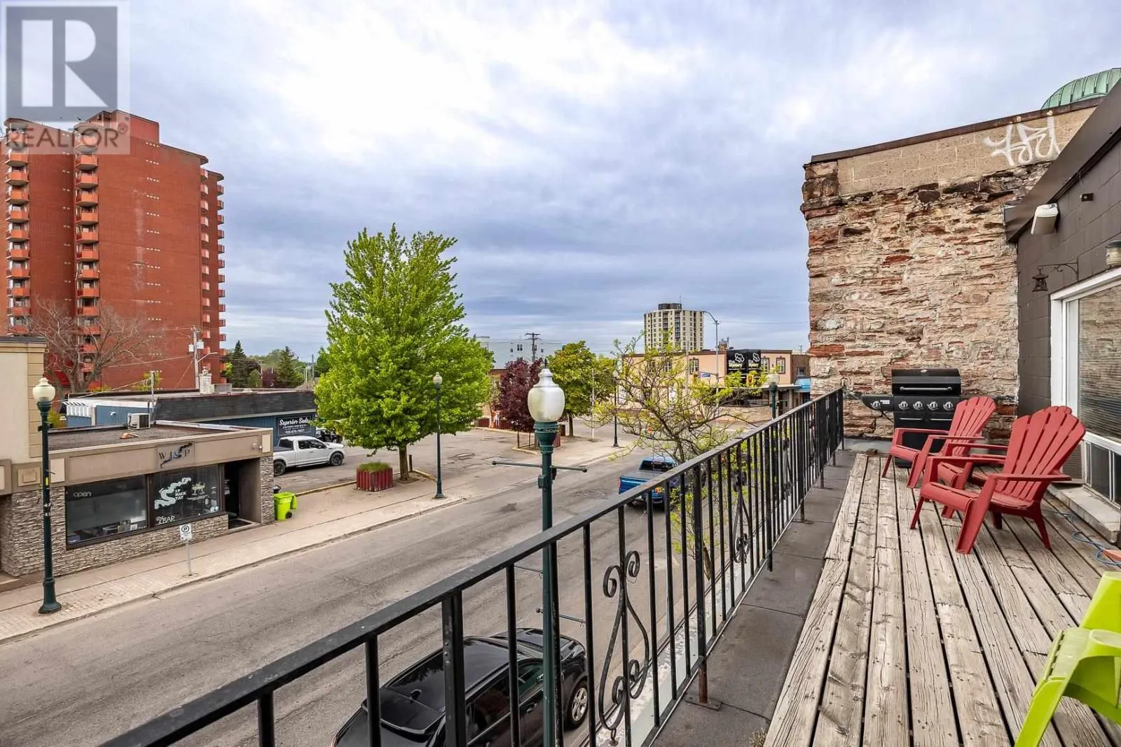 716-718 Queen ST