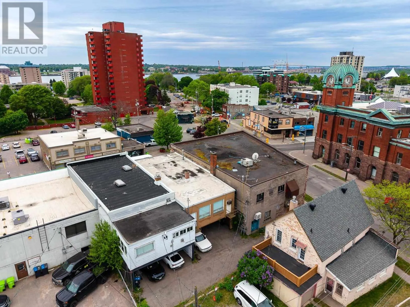 716-718 Queen ST