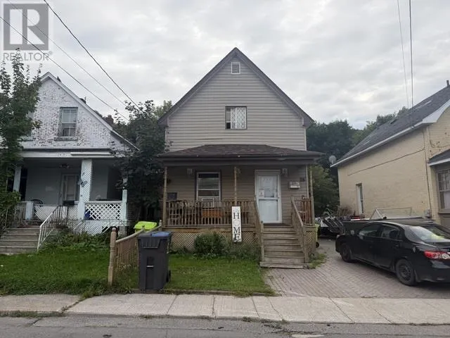 16 Abbott ST