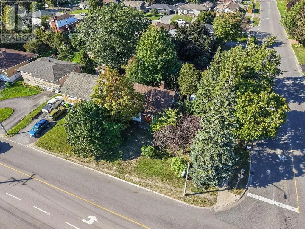 15 Grand BLVD