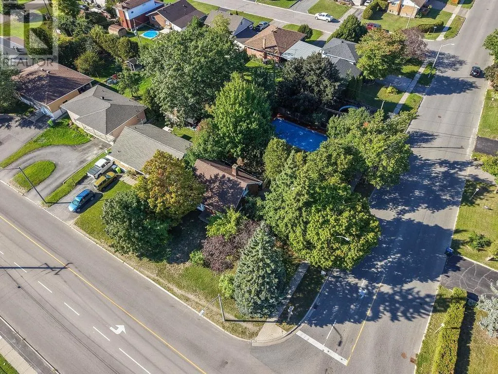 15 Grand BLVD