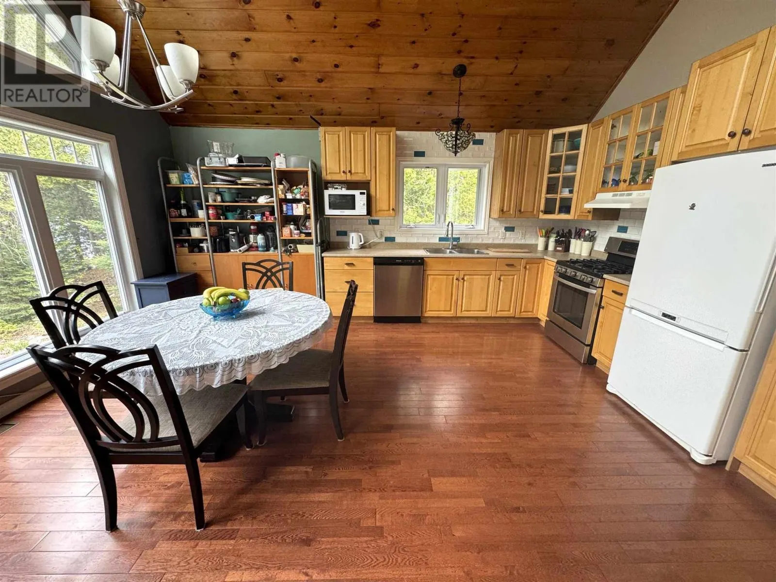 884 Dunlop Shores RD