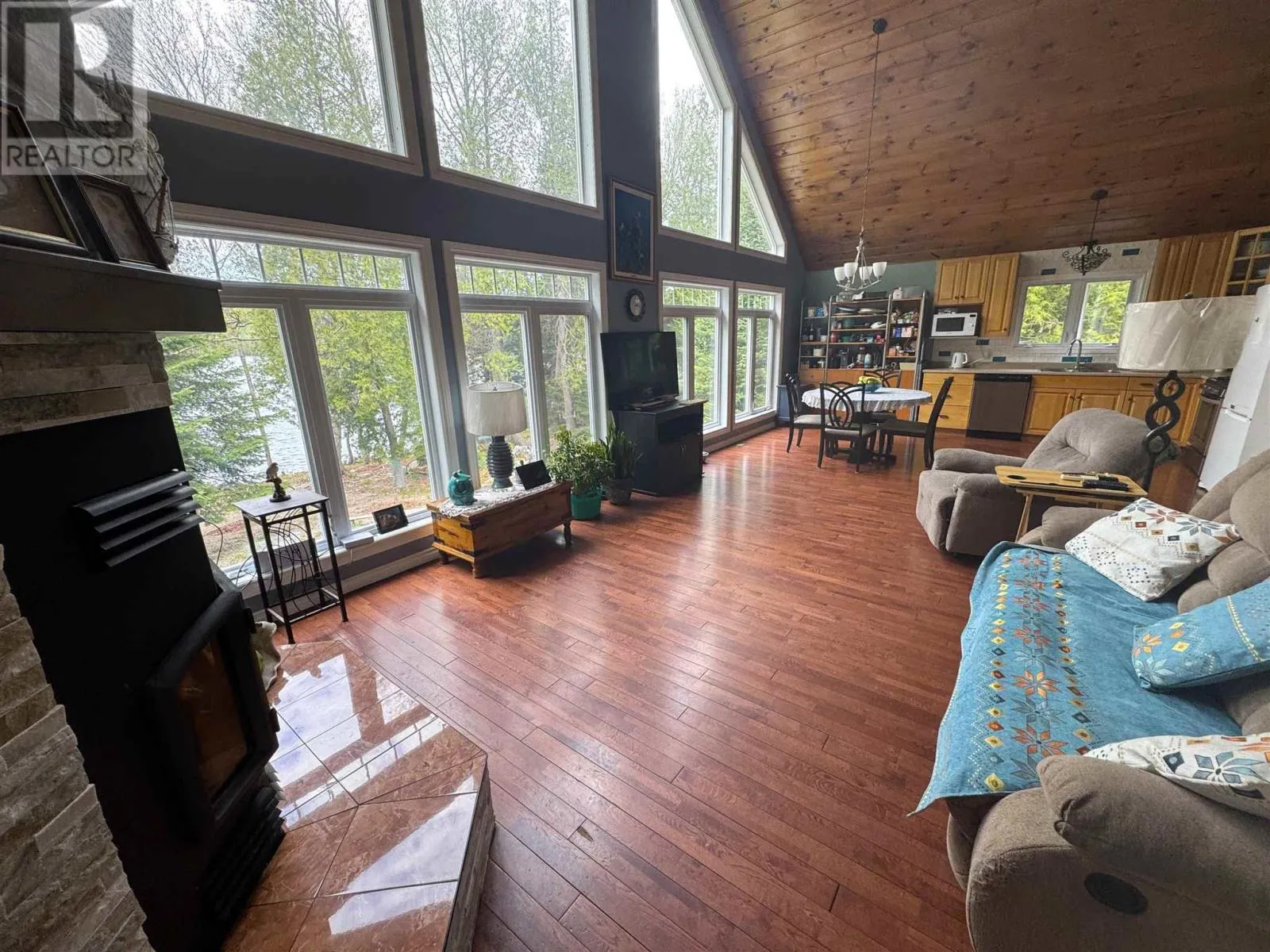 884 Dunlop Shores RD