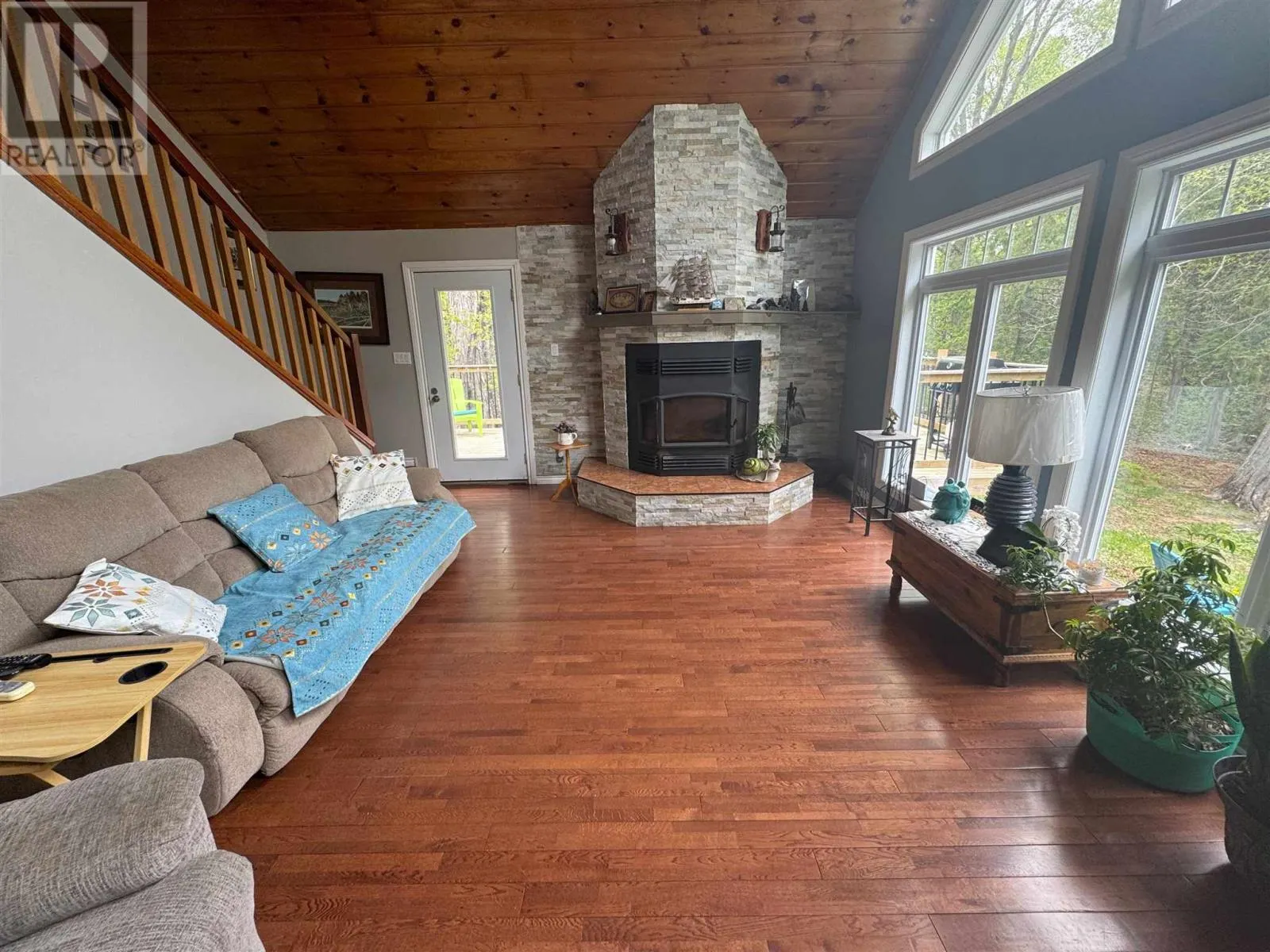 884 Dunlop Shores RD