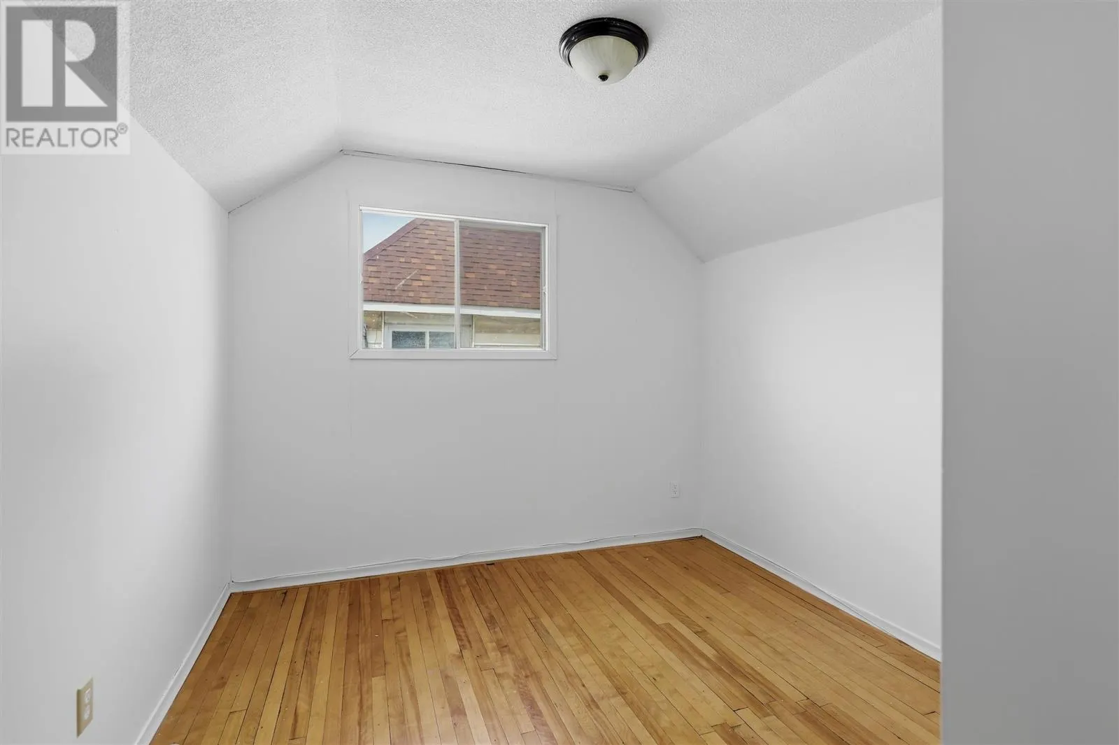 209 Wellington ST W
