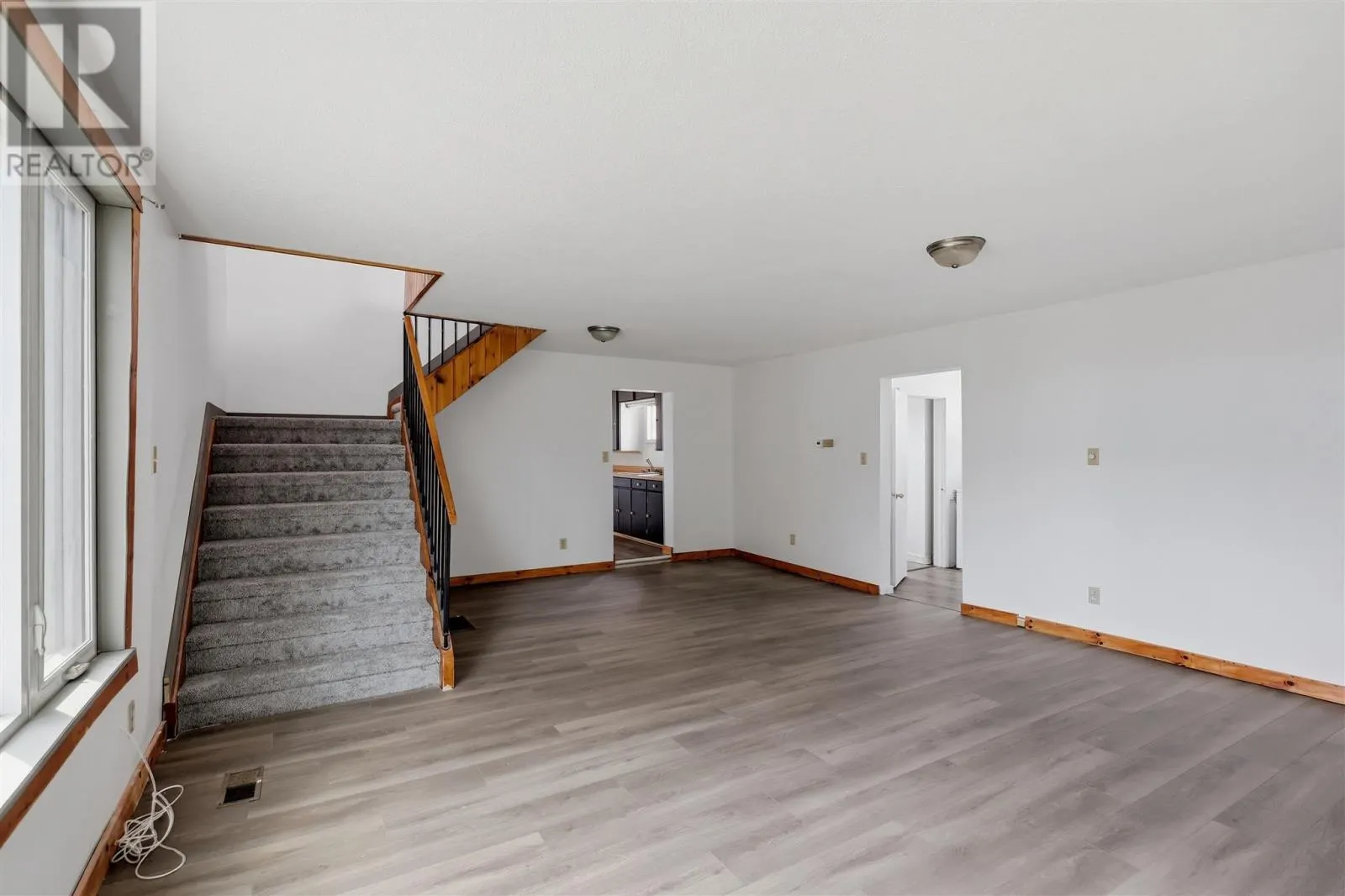 209 Wellington ST W