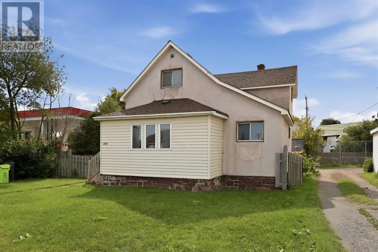 209 Wellington ST W