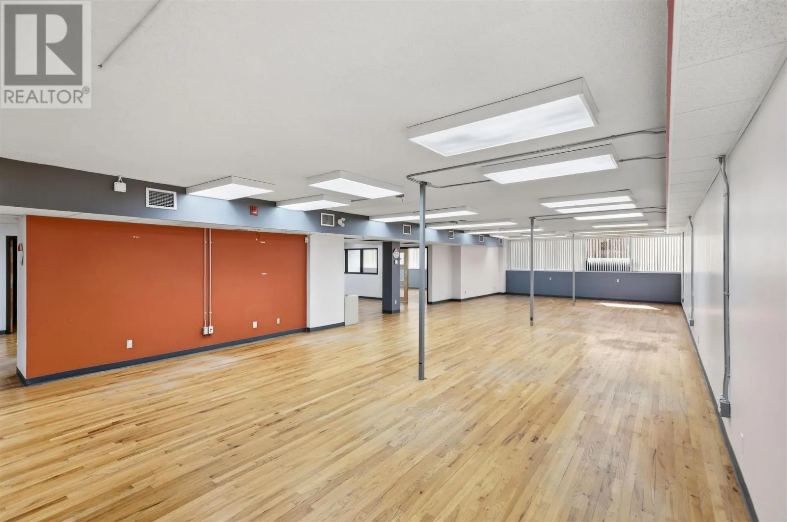 258 Queen ST E