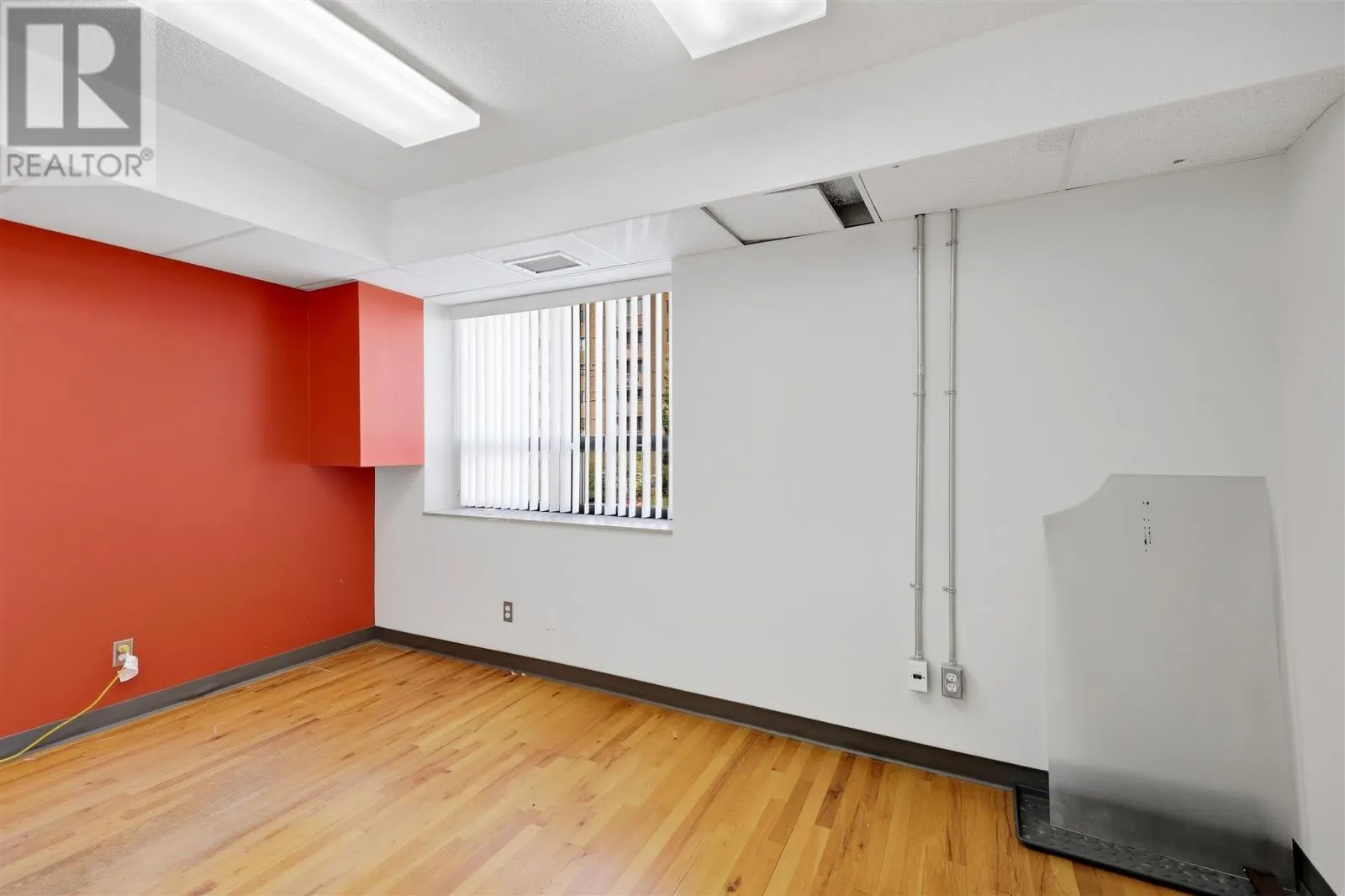 258 Queen ST E