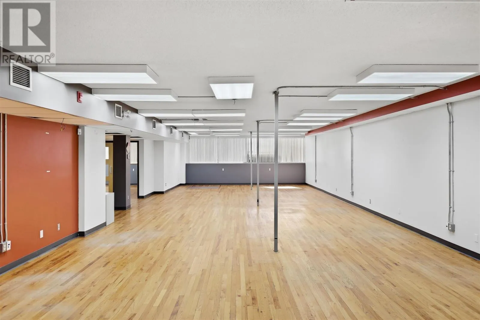 258 Queen ST E