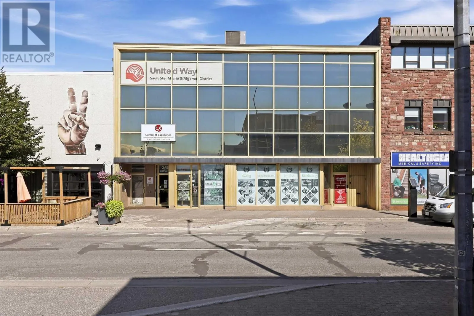 258 Queen ST E