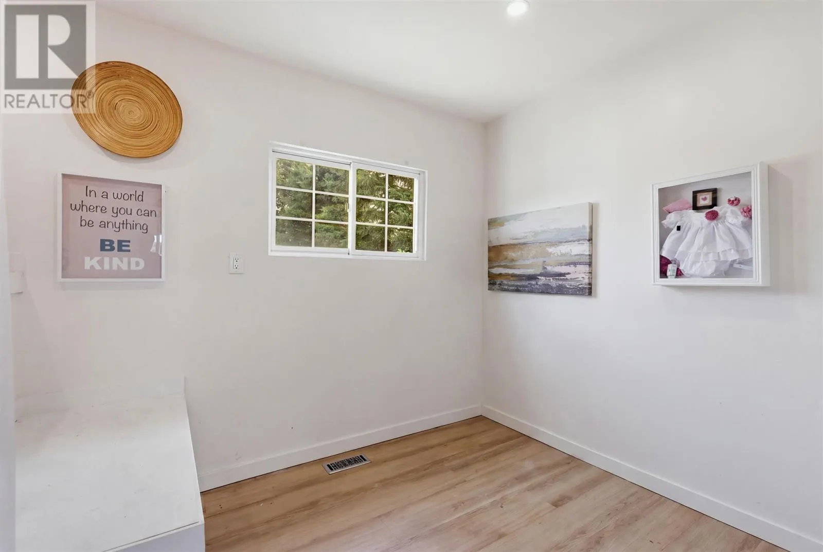 282 Spadina AVE
