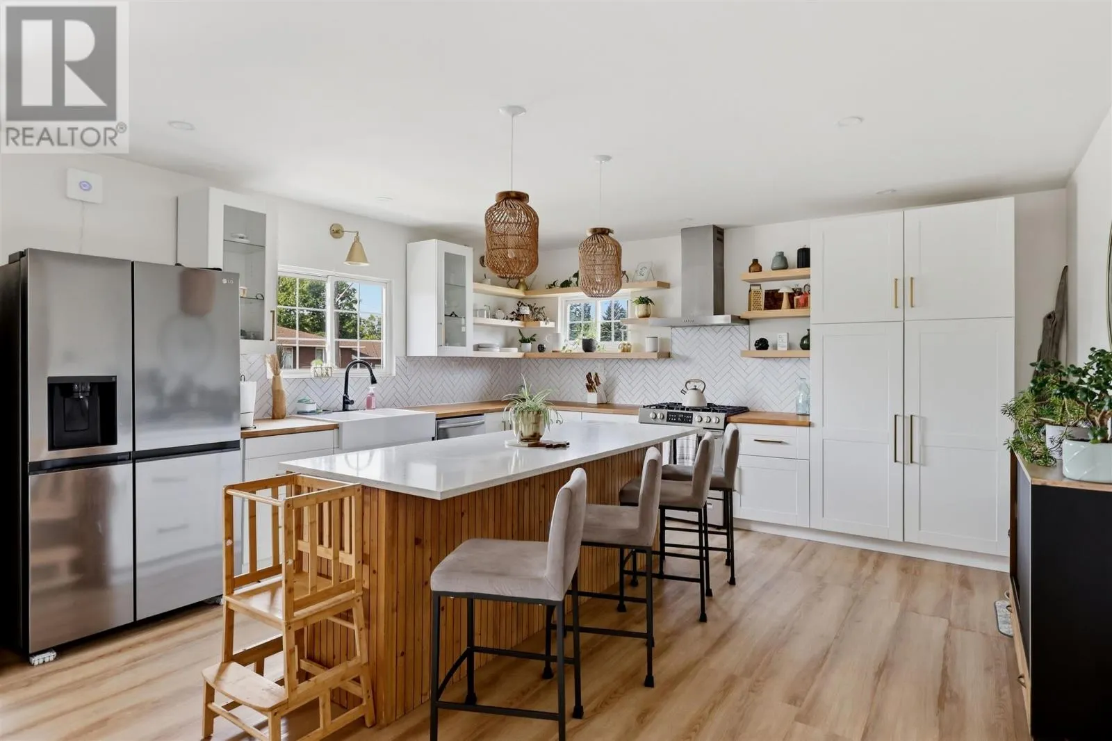 282 Spadina AVE