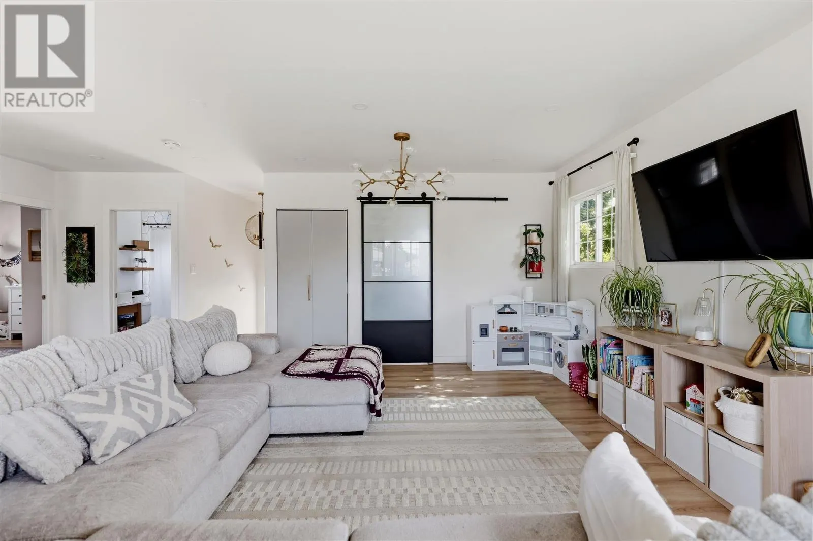 282 Spadina AVE