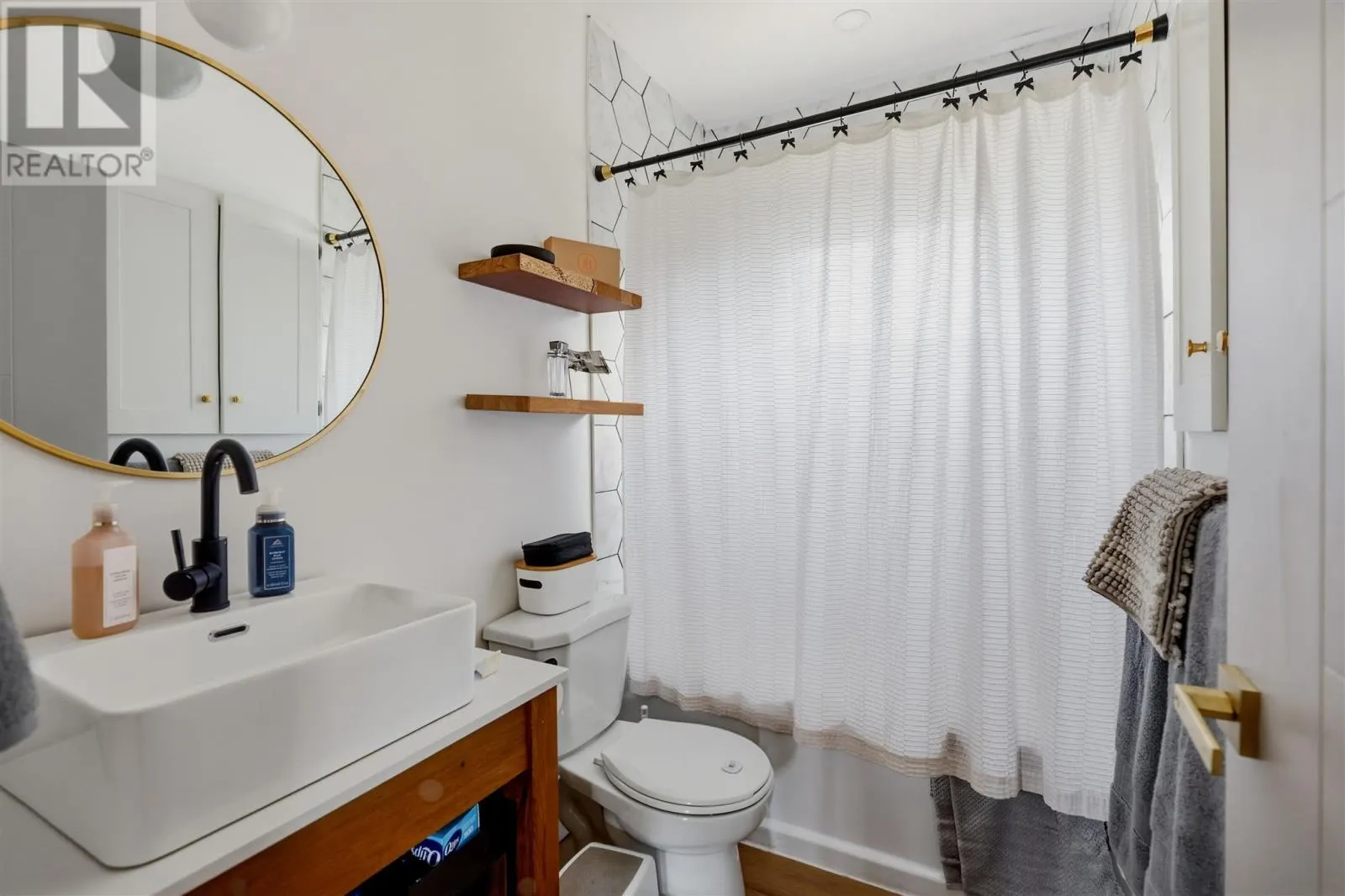 282 Spadina AVE