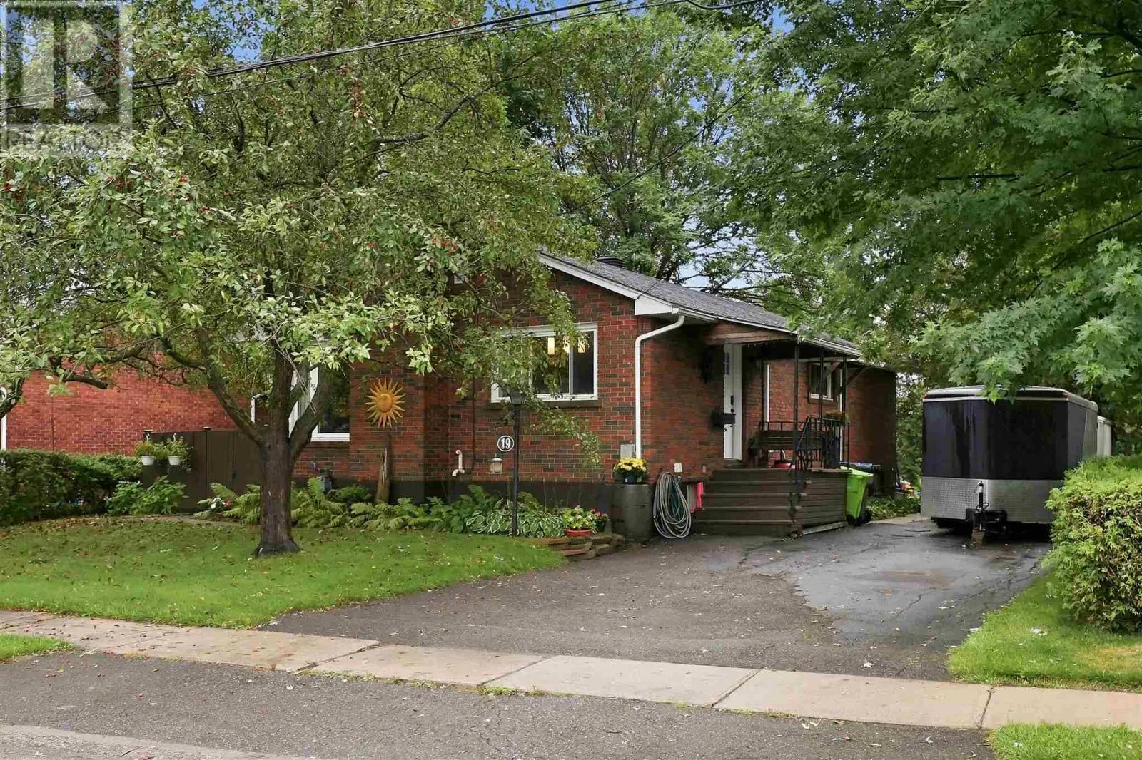19 Illinois AVE