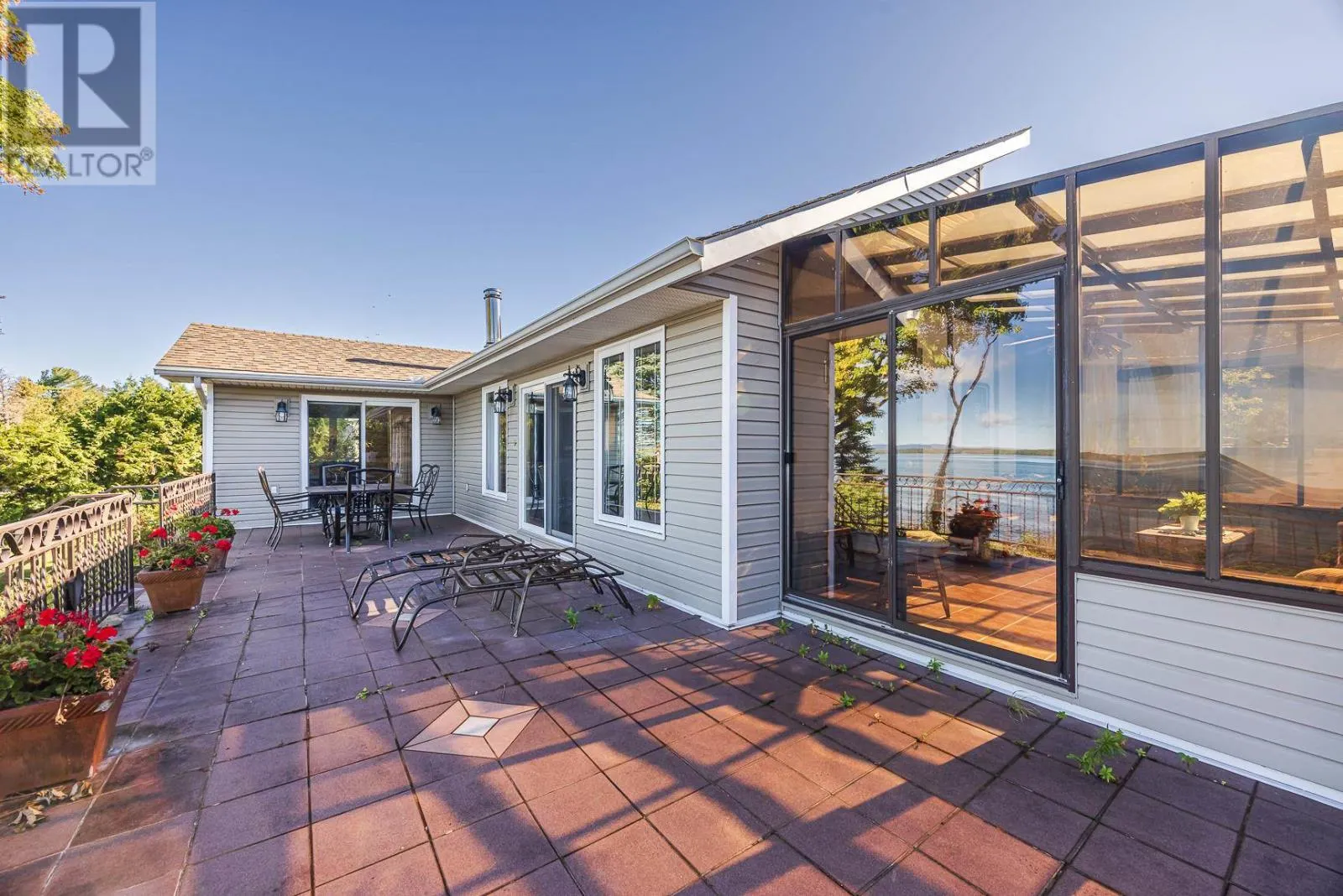 1944 Havilland Shores DR