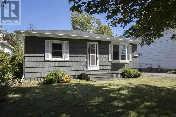 552 Lake ST