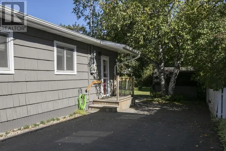 552 Lake ST