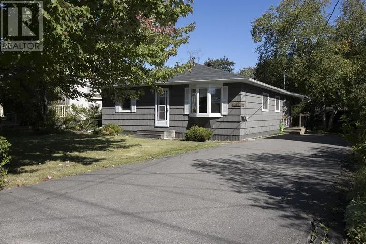 552 Lake ST