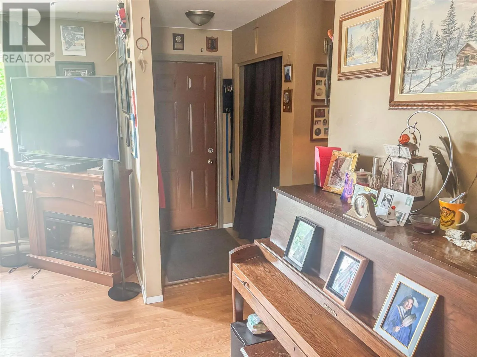 73 Robin ST
