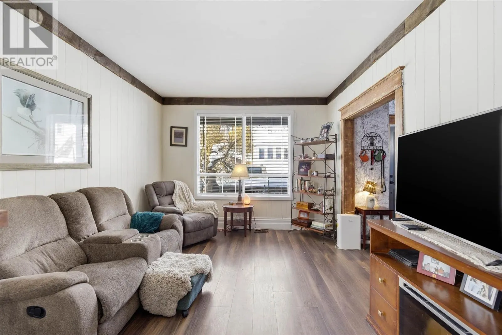49 Hawthorne AVE