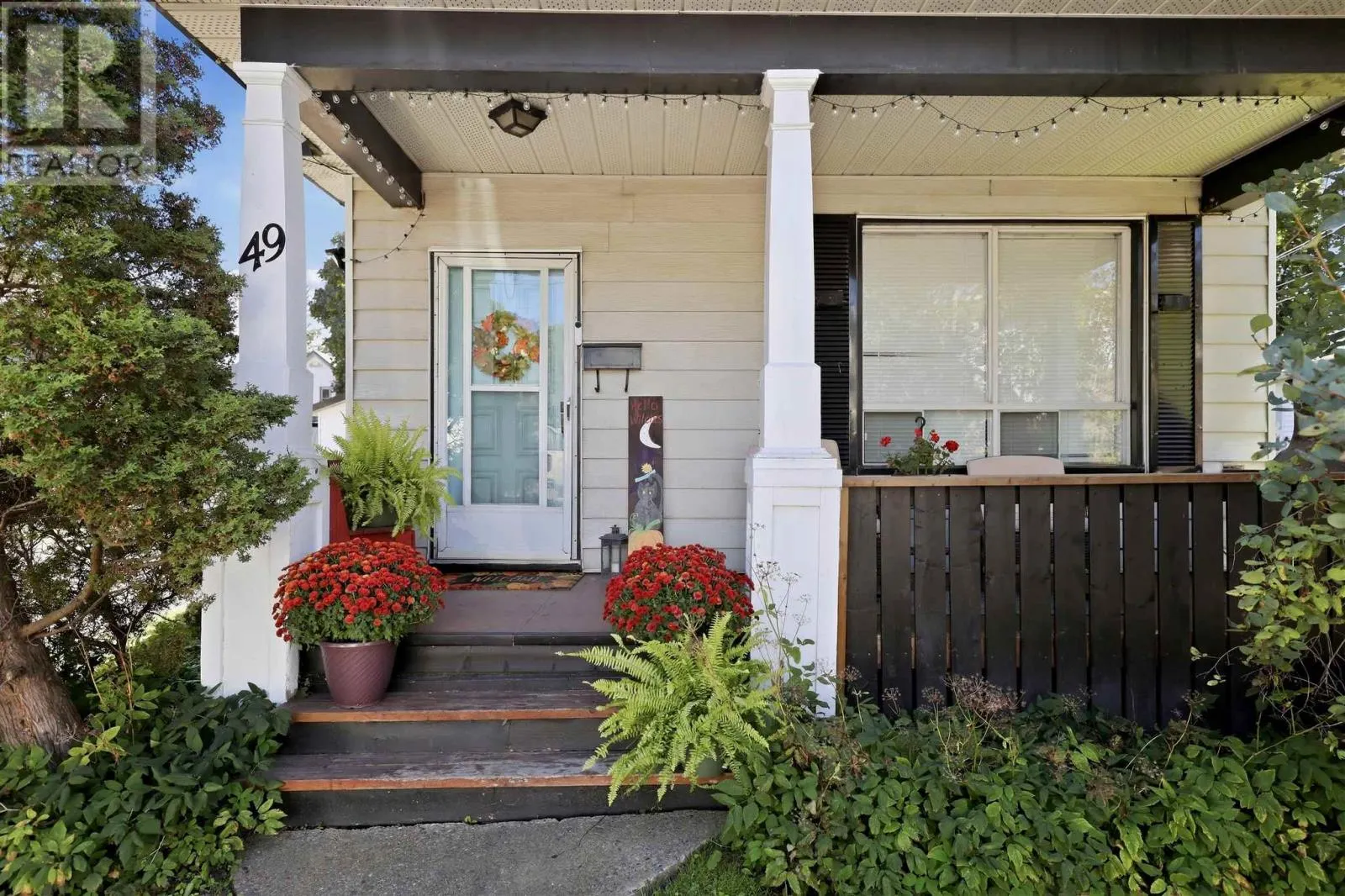 49 Hawthorne AVE