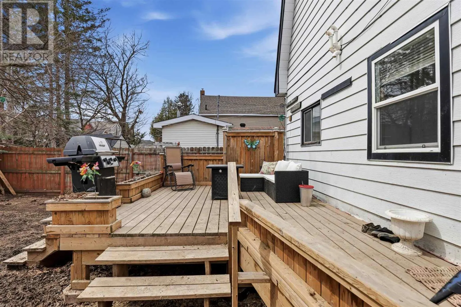 49 Hawthorne AVE