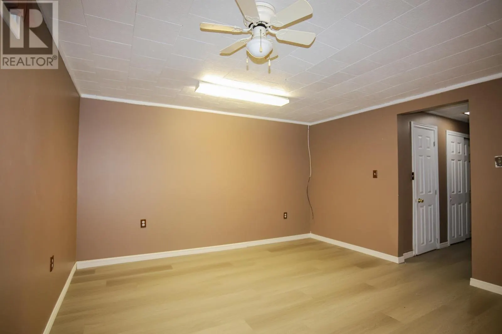 43 Broadview DR