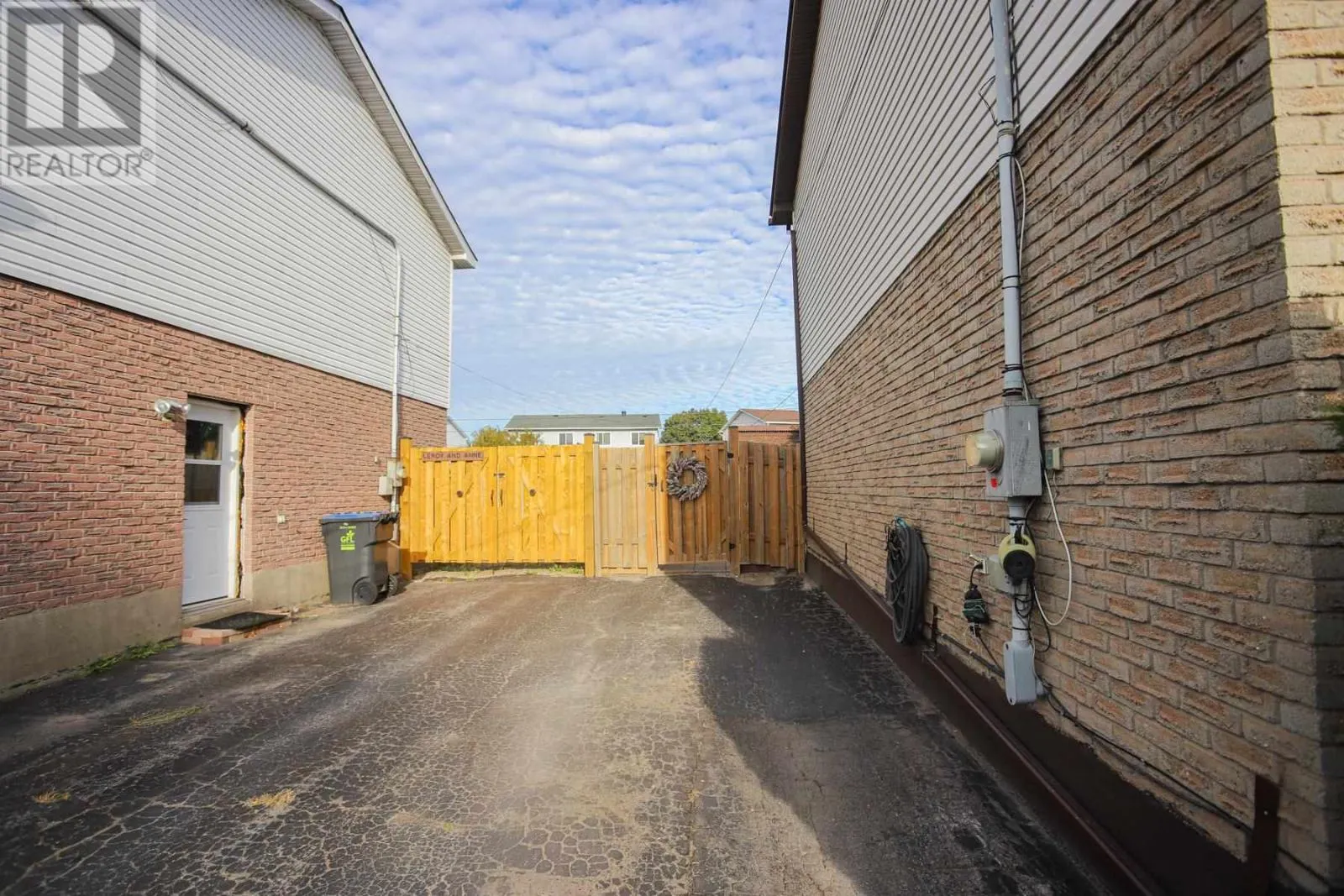 43 Broadview DR