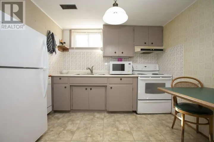 403 Sydenham RD