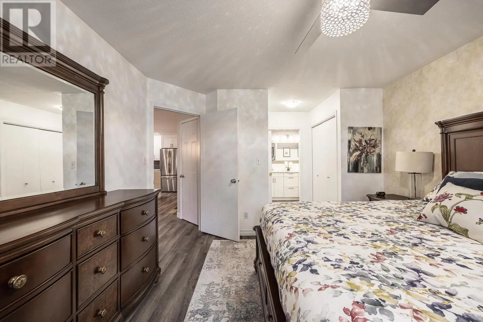 25 Village CT