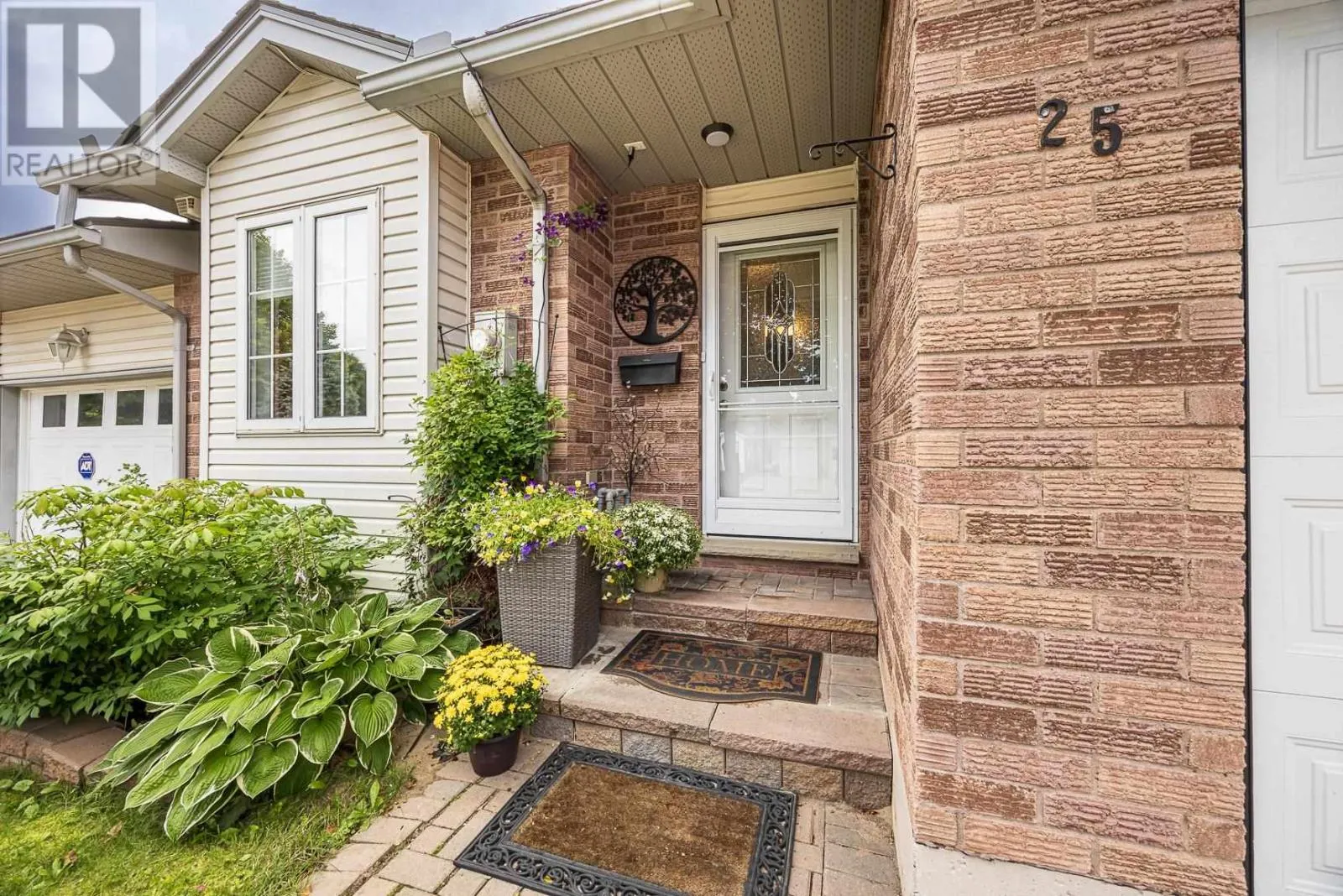 25 Village CT