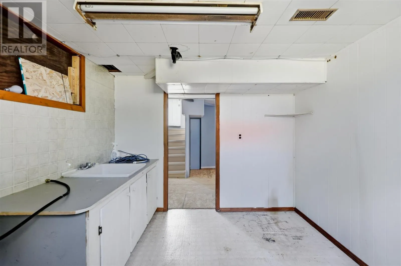 118 Blake AVE