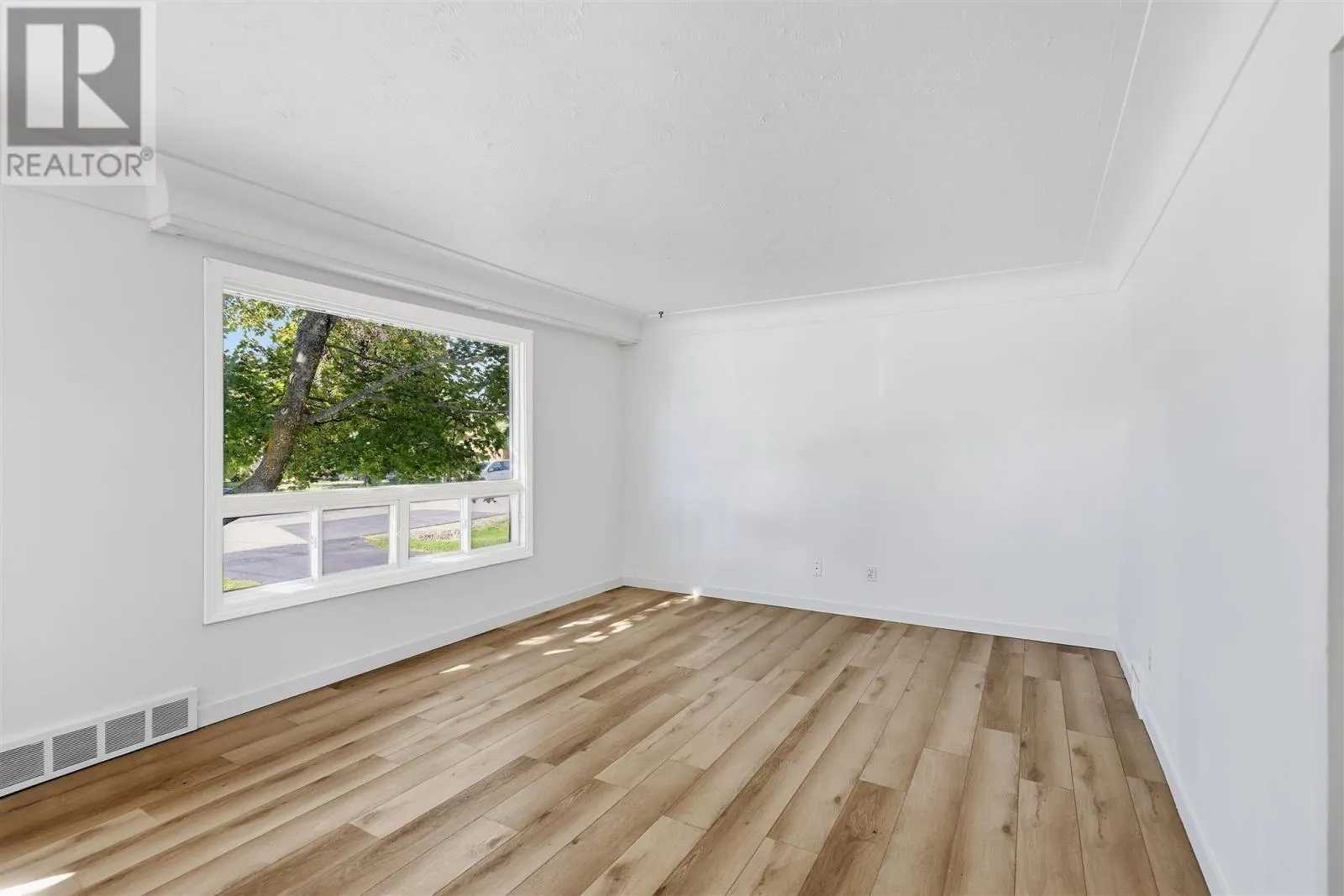 118 Blake AVE