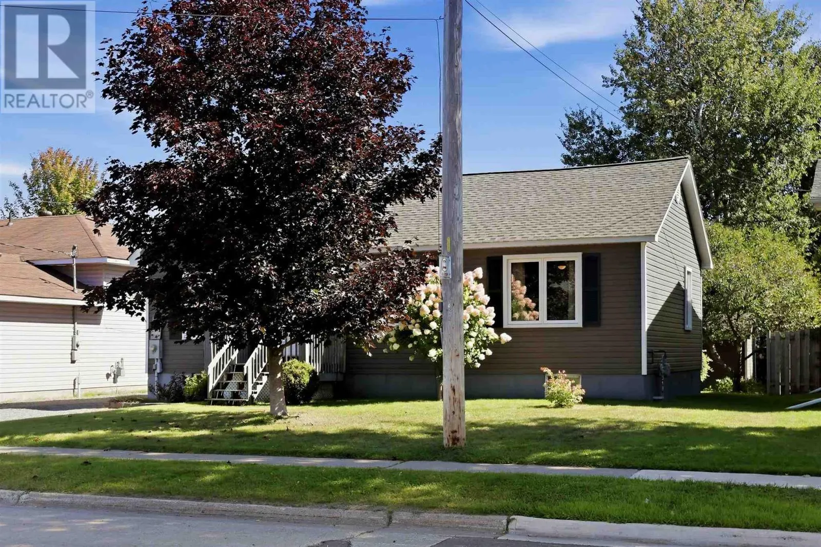 435 Chambers AVE
