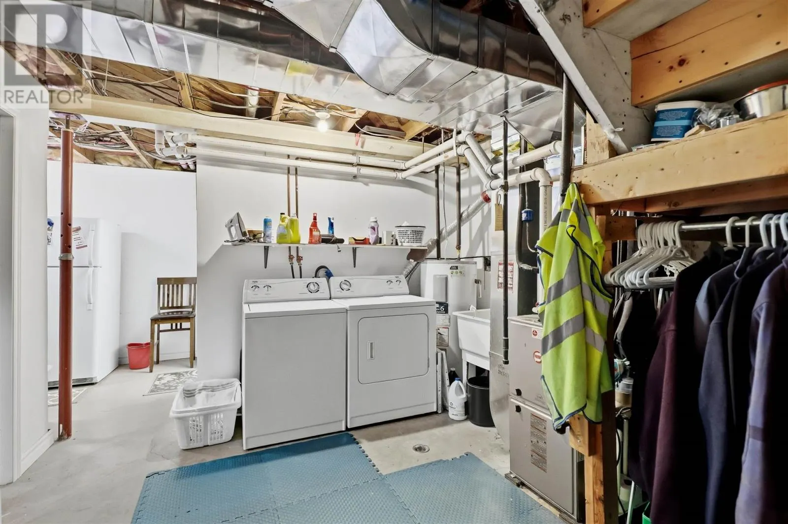 435 Chambers AVE