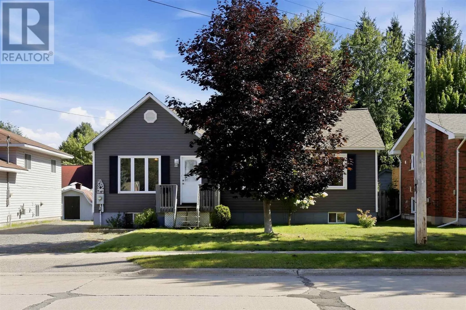 435 Chambers AVE