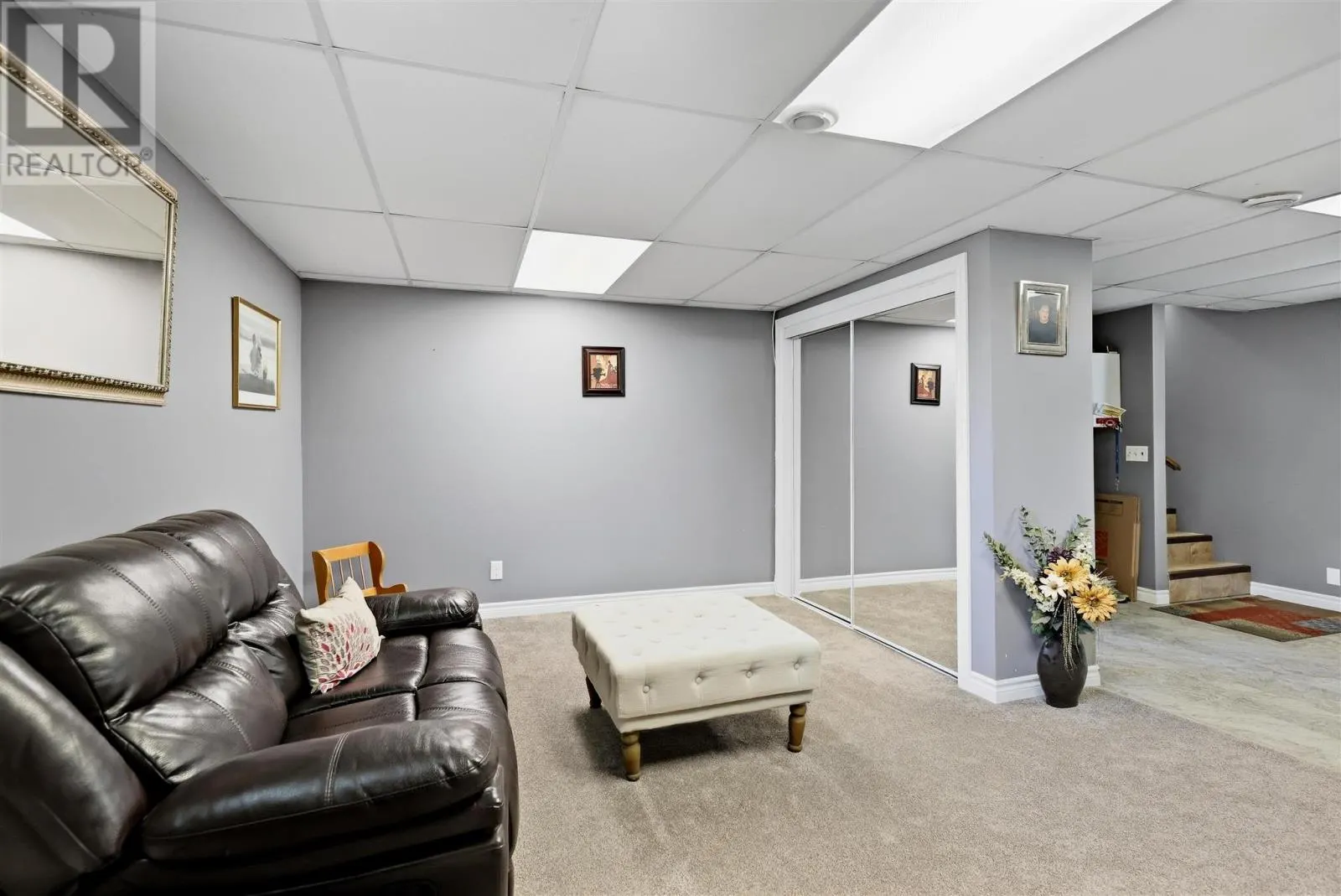 435 Chambers AVE