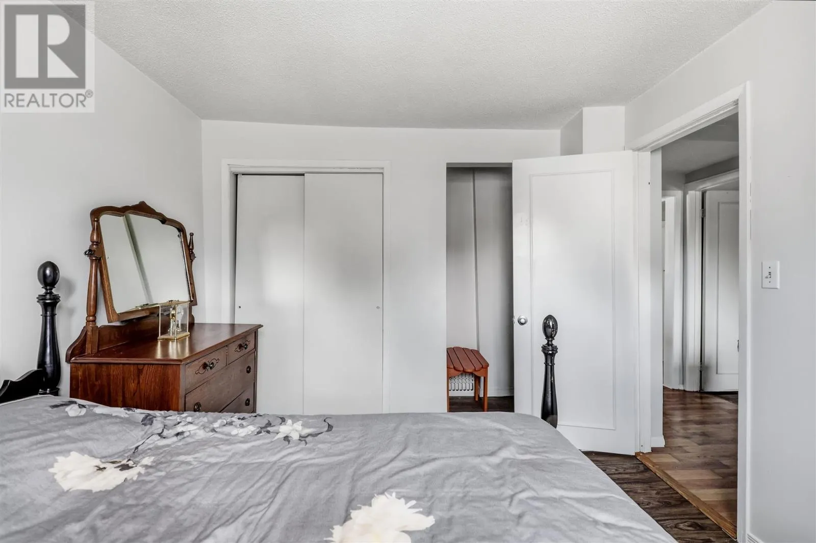386 Second AVE