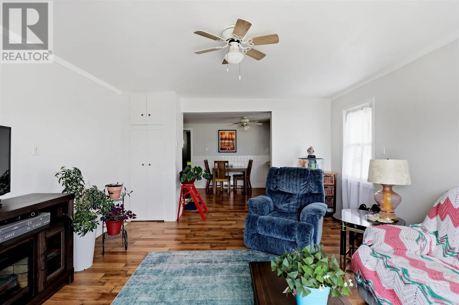 386 Second AVE