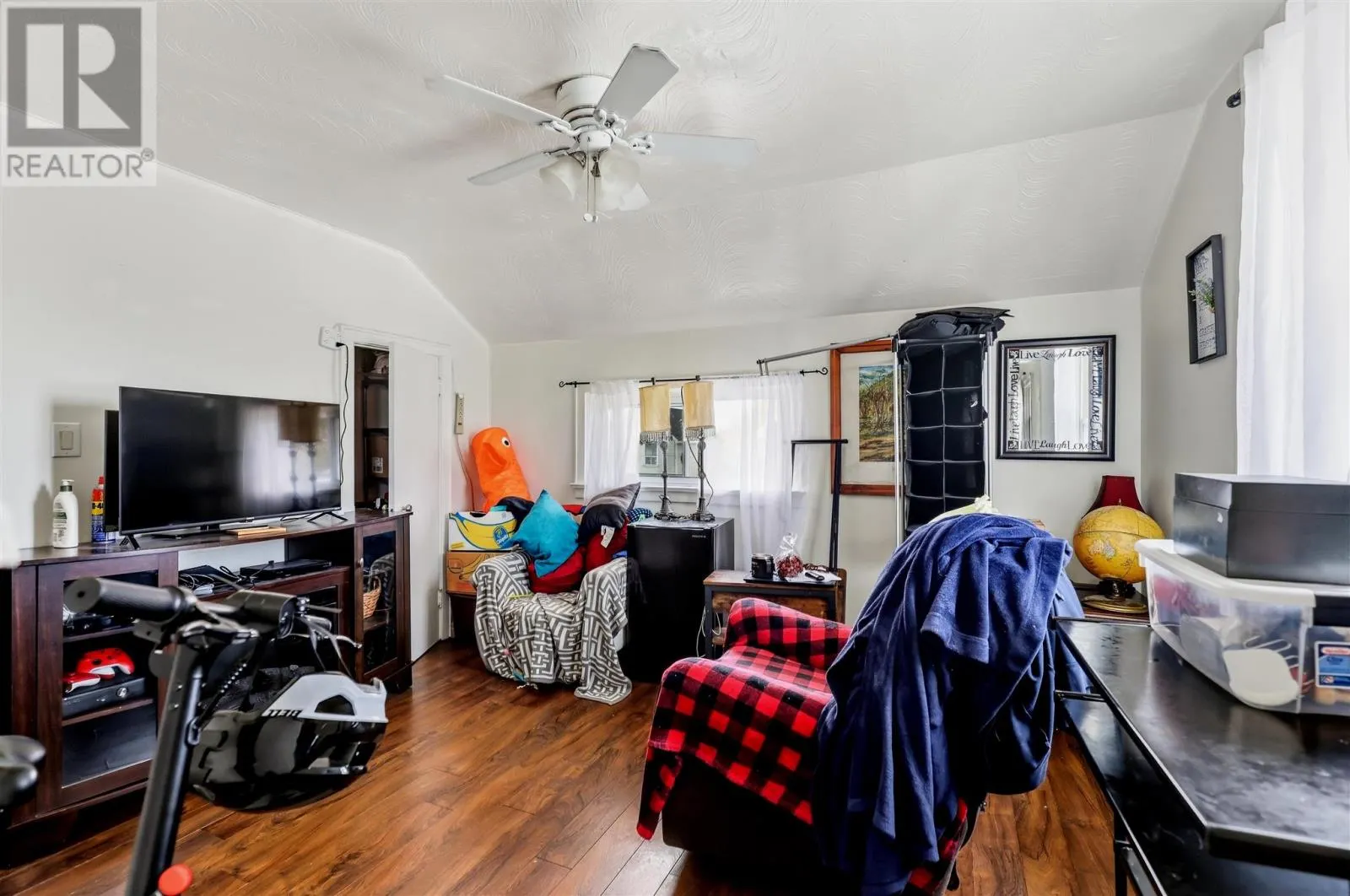 386 Second AVE