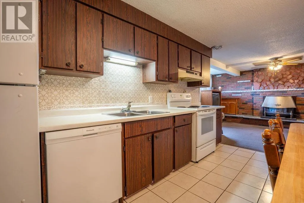 285 Spadina AVE