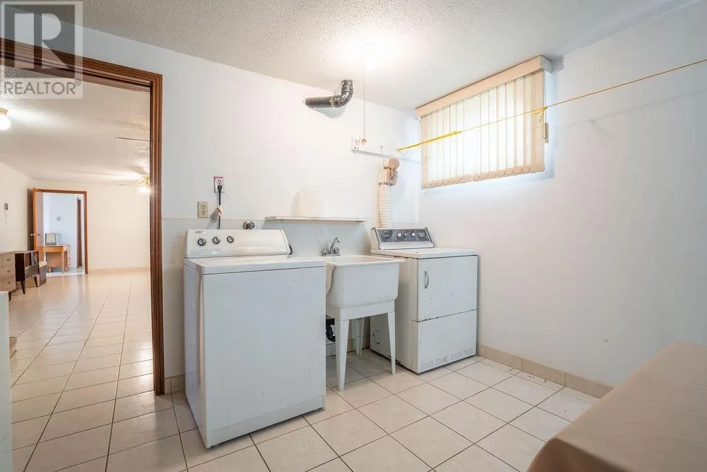 285 Spadina AVE