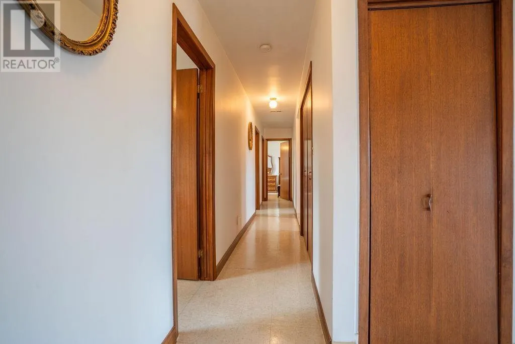 285 Spadina AVE
