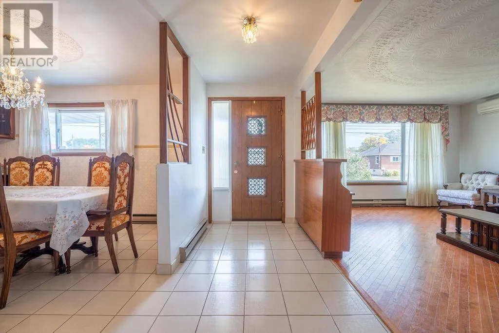 285 Spadina AVE